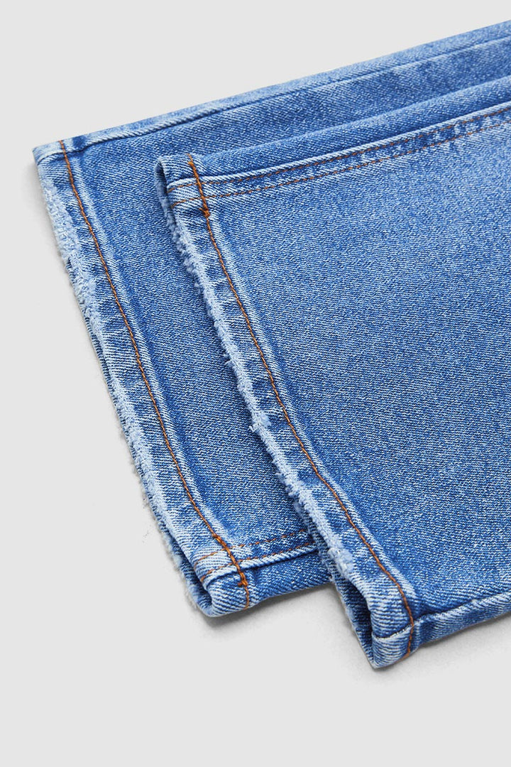 Denvara | Straight Cut Mid Rise Jeans