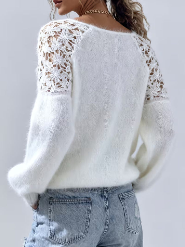Dobrina – Schulterfreier Spitzenpullover mit Cut-out-Design