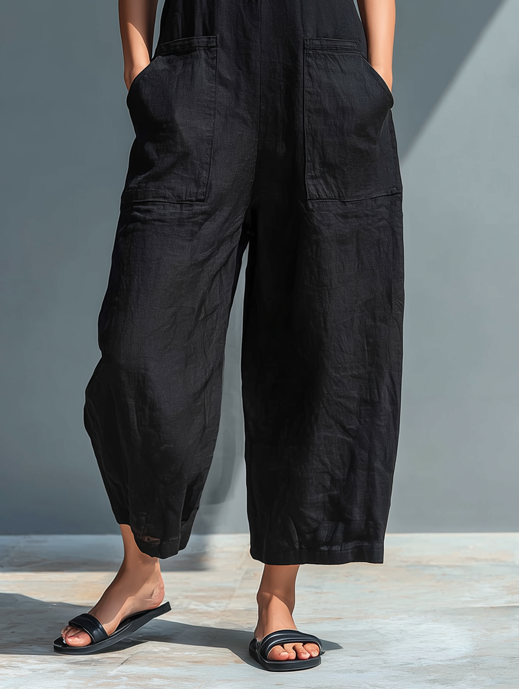 Ärmelloser Jumpsuit für Damen mit hohem Kragen und Knöpfen