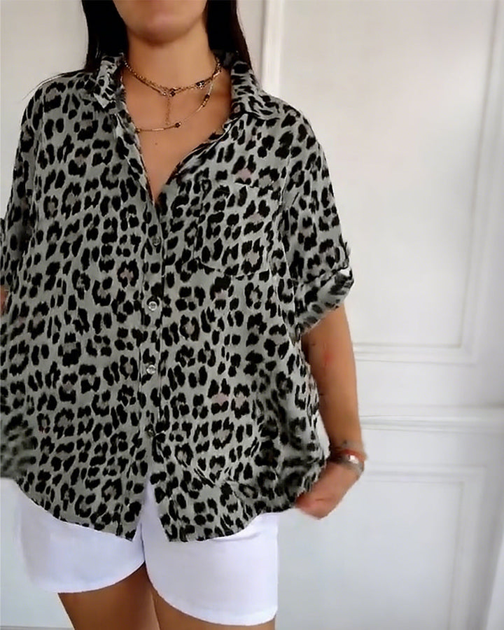 Modische Blusen mit Leopardenmuster
