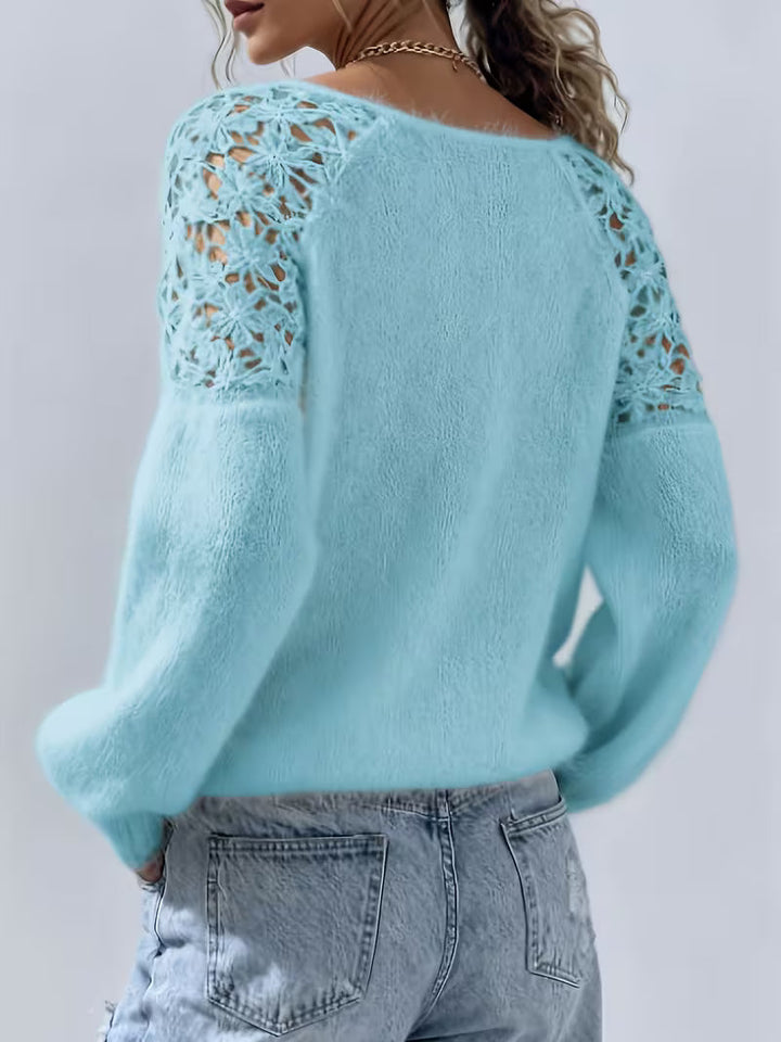 Dobrina – Schulterfreier Spitzenpullover mit Cut-out-Design
