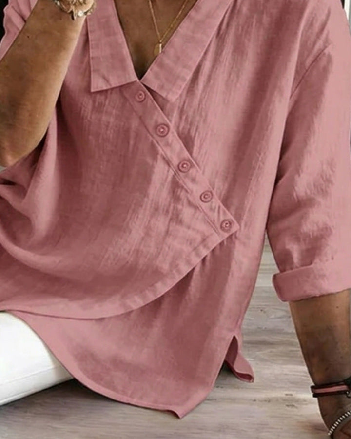 Asymmetrische Bluse mit Kragen und diagonaler Knöpfung
