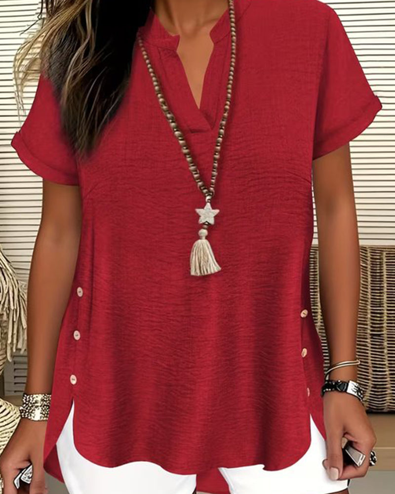 Unifarbene Bluse mit Seitenschlitz und kurzen Ärmeln