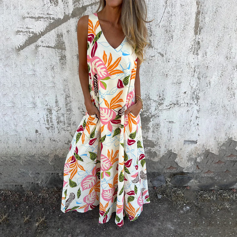 YLVA I MAXIKLEID MIT V-AUSSCHNITT
