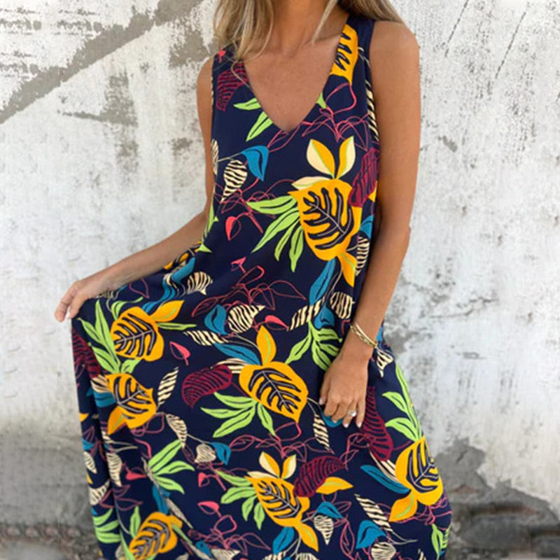 YLVA I MAXIKLEID MIT V-AUSSCHNITT