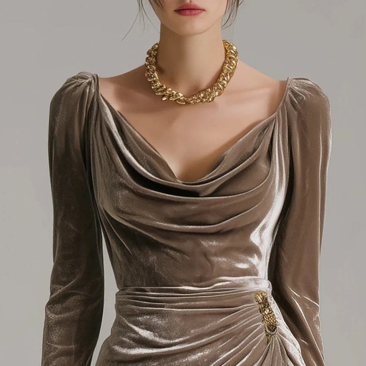 Margarette – Elegantes Velourkleid mit Drapierung