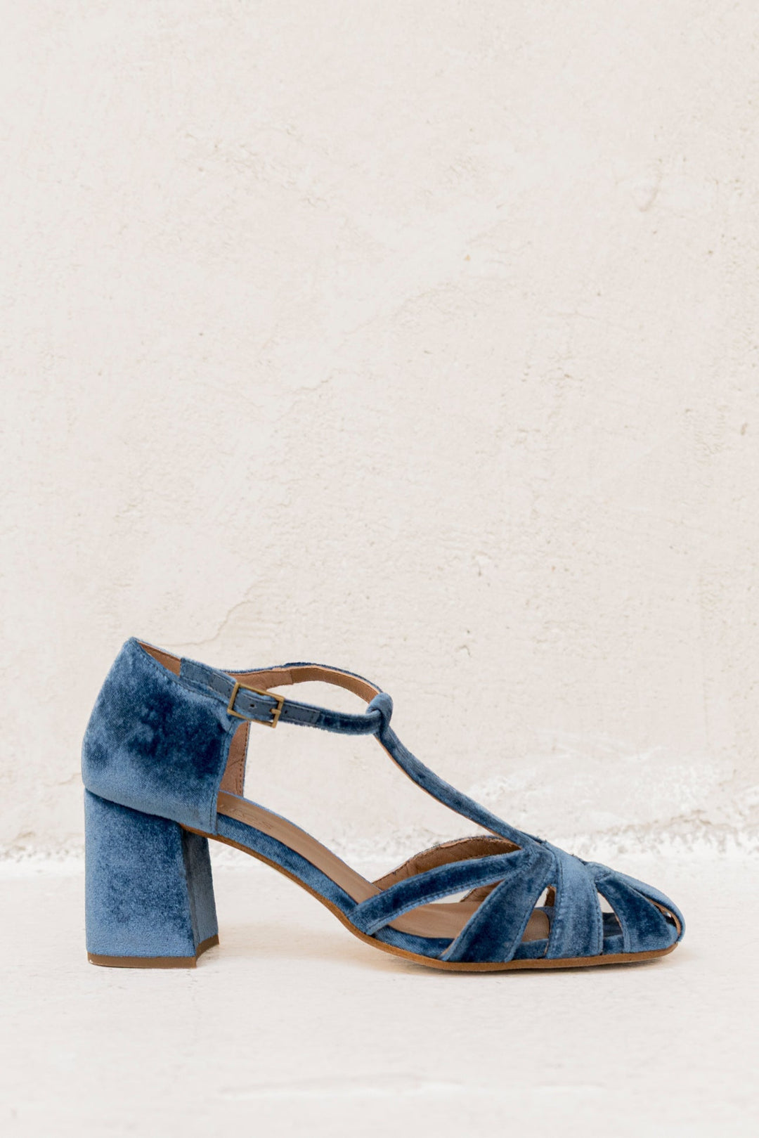 Celeste - Blauer Samt-T-Steg-Sandalette